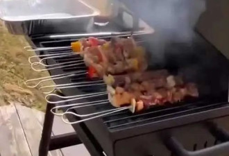 54岁“武松”：在美国树林砍柴烤肉，美国豪宅尽显气派