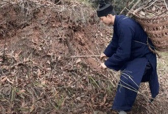 家暴、欠钱不还？《巅峰对决》选手晒道士生活！