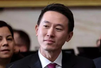 站在悬崖边上的他，受邀参加特朗普就职典礼