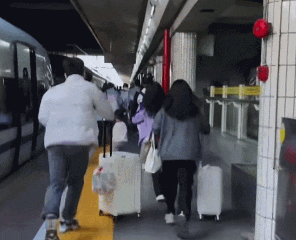 热水免费还有软座 春运特种兵捧红汉庭大堂