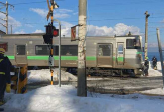 中国女游客闯北海道铁轨拍美照 遭JR列车撞死