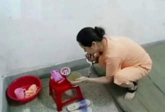 2003年，女毒贩代冬梅正在吃断头饭的照片