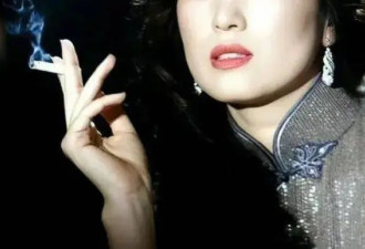 嫁给70岁法国人，情愿当老头的第四任妻子，巩俐追求的到底是什么？