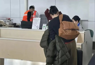 王菲坐公务舱回北京，穿着随意 细节里透着“高级”