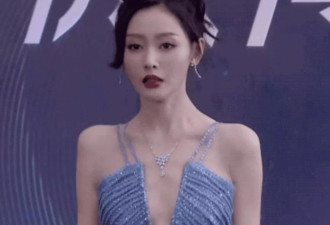 蒋欣现身春晚彩排，瘦到不敢认
