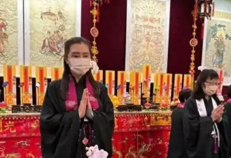 58岁王祖贤现身寺庙打扮朴素，当年的小倩风靡亚洲