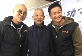 吴京李连杰一同聚餐，于荣光站最后面，吴斌坐C位