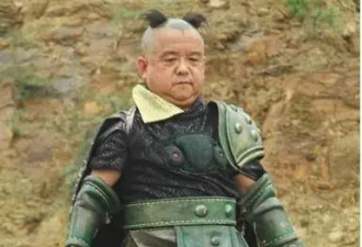 “中国第一矮星”身高仅1米28，娶4任美娇妻