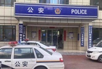 母亲派出所里遭警察责骂,男子插话被拖进女厕群殴