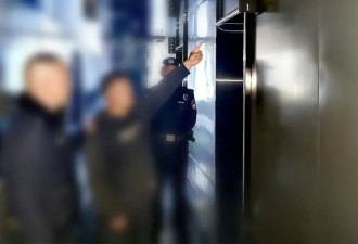 警方：两男子猥亵5名足浴店女技师，已被拘留