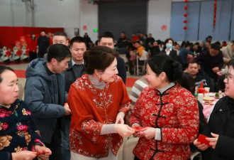 宗馥莉穿唐装出席年会,给员工发红包,还分了房子