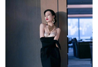 王鸥好身材任性穿，一袭抹胸裙直接秀出蕾丝内衣，就她穿得不害羞