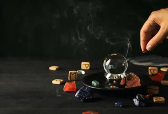 时髦小姨，人手一串水晶？