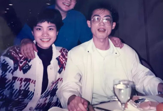 55岁王菲罕见晒全家福，哥哥帅气逼人堪比男模