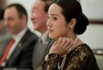她是著名歌唱家，不惧流言嫁三婚丈夫，三年生一儿一女，如今怎样