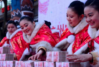 中国当局给公务员们发钱了，老百姓呢？