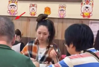 向佐一大家新加坡过年,郭碧婷与向太黏一起如亲母女