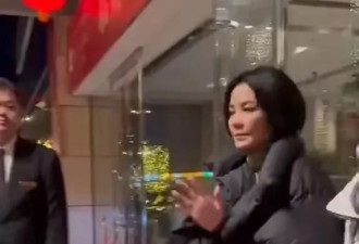 天后王菲现身春晚彩排，近看脸还是垮了
