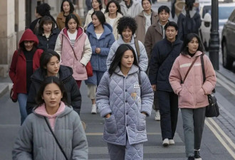 “省服”，硬控年轻人的过年新衣