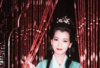 蛇年伊始，71岁“白娘子”赵雅芝成娱乐圈最忙的人
