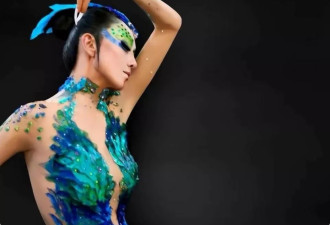 杨丽萍“翻车”了？新年蛇舞一出，简直太辣眼睛