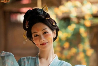杨紫尝试雷人造型，新剧法令纹不遮不掩，治好了多少人的容貌焦虑