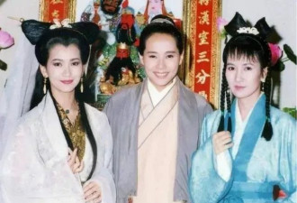 71岁赵雅芝和61岁叶童 在春晚同框！网友：太配了
