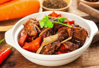 馋哭了！原来新疆人的年夜饭是这样的
