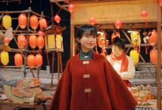 央妈有多看好李子柒，春晚第一个镜头给了她，怼脸拍也超漂亮