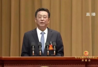 除夕当天，沈阳市长跑去车站扫雪