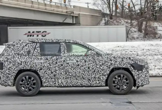 全新一代丰田RAV4谍照曝光 无边界格栅+C字大灯