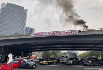 艾未未,AirDrop和三封邮件:一同性恋政治犯的成长史