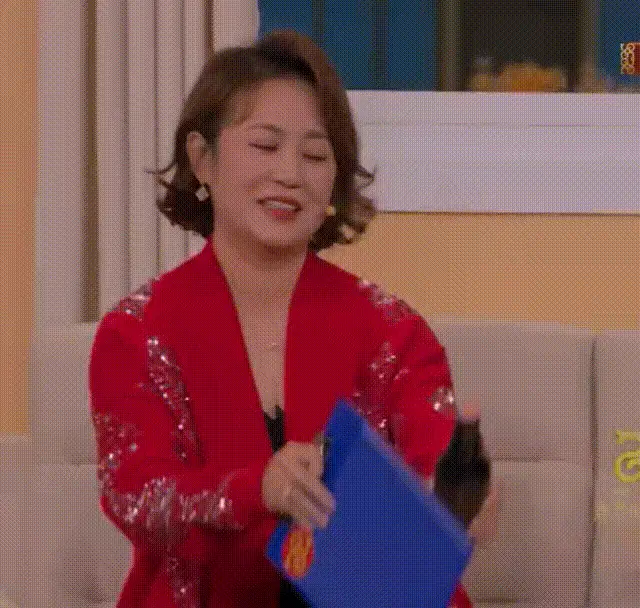 知名女星春晚突发状况！网友急了：要去医院...