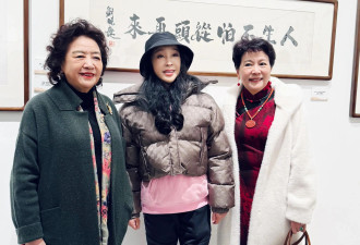 刘晓庆与洪学敏最新合影！两位“银幕女神”....