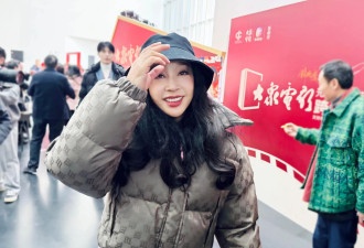 刘晓庆与洪学敏最新合影！两位“银幕女神”....