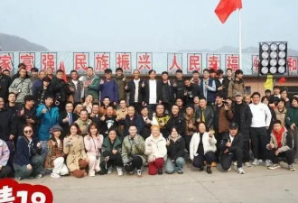她是赵本山最美徒弟，戏里又土又丑，生活中真漂亮，差点认不出