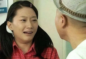 她是赵本山最美徒弟，戏里又土又丑，生活中真漂亮，差点认不出
