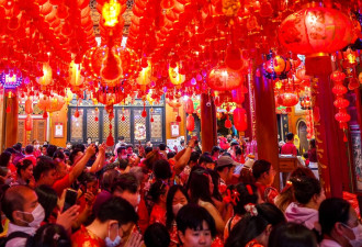 除夕夜排队10小时等头香 中国民间对宗教热情高涨