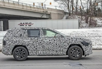 悬浮式中控屏 全新丰田RAV4测试谍照曝光