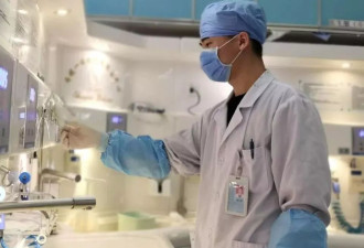 不被重视，但是被迫切需要的“网约男护士”