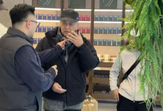 64岁黄宏现身云南跨年！被粉丝拍背不嫌弃，退休原因再度惹争议