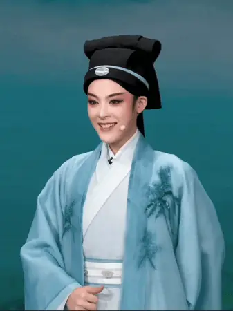 春晚后连续三天霸榜热搜 陈丽君版的许仙直接帅成2025开年顶流