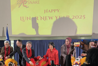 多伦多市长邹至蕙向51网友们拜年啦！恭祝华人新春佳节快乐