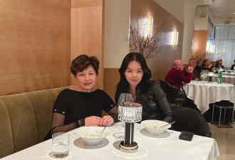 李咏妻女在美国晒年夜饭 没有饺子汤圆已完全西化