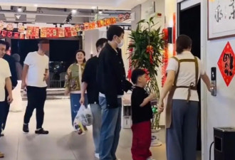 沈腾与家人现身海南，穿的还是录春晚的鞋，王琦发现被拍眼神犀利