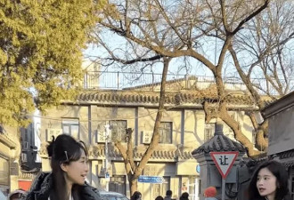 孙红雷妻女与颖儿母女逛太庙，7岁女儿古风打扮好漂亮