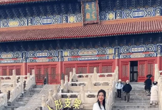 孙红雷妻女与颖儿母女逛太庙，7岁女儿古风打扮好漂亮