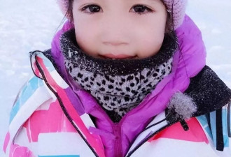 不愧是钟丽缇的女儿，14岁穿低胸装身材完美