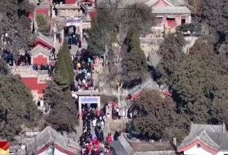 火爆出圈!外骨骼"登山机器人"现身泰山,游客：...