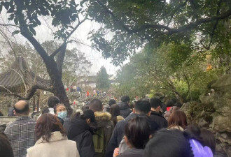 春节假期已过半，热门旅游景点仍在“堵人”